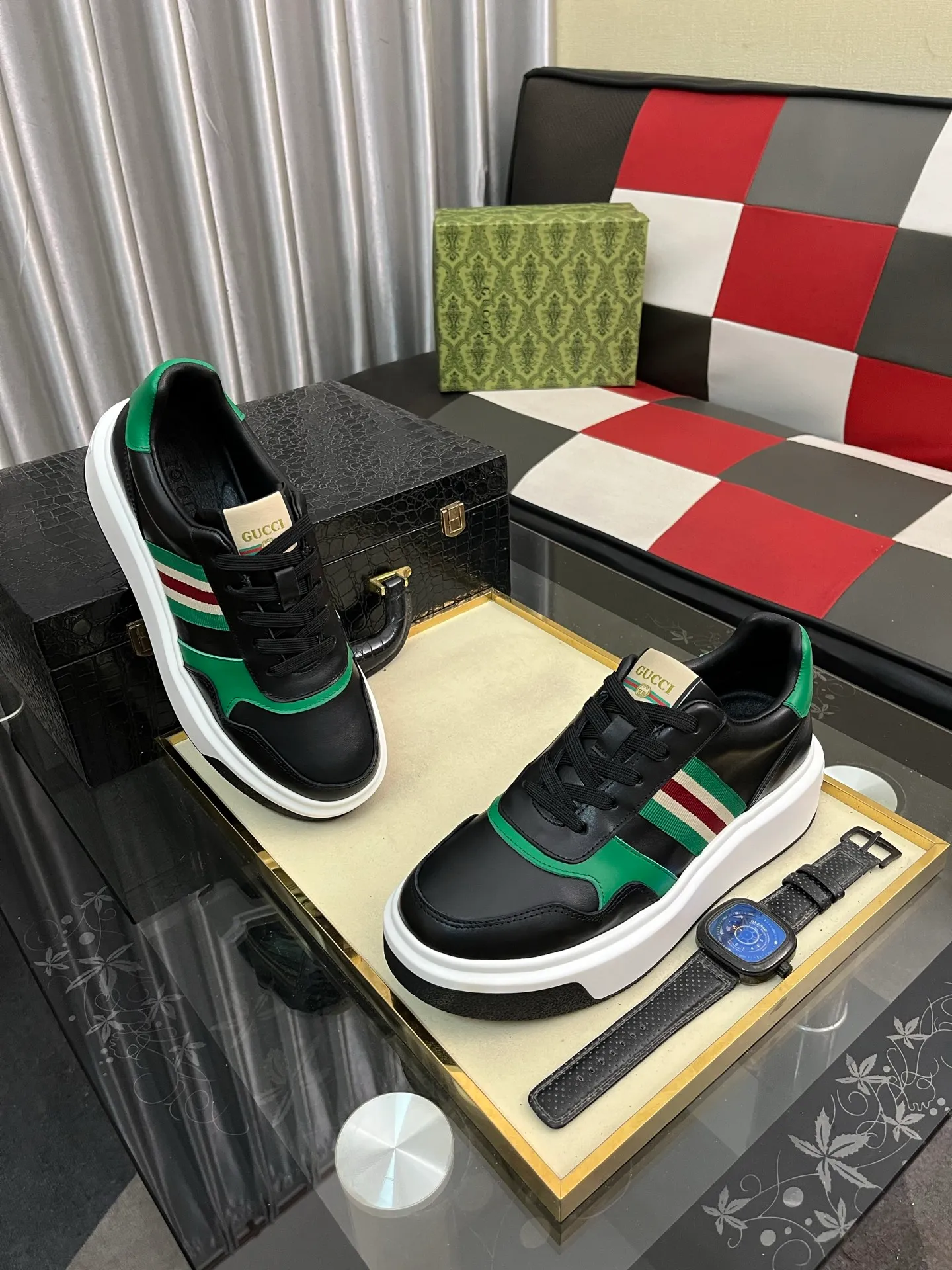Men's Men's Shoes 💰458⌚️⌚️ [Gucci·Gucci] Original quality. ~ Unique modern style sneakers. 🏃A must-have casual shoe for trendy men😍😍 Original brand imported from Italy, imported original leather, sheep lining (refuses to discolor and grind feet) Sole: Original sole provided by the original factory, French lazy style design ⚠️Fit to the feet, original quality, super comfortable original sole. Just like shooting the real thing 🎬The real thing is better Code number: 38-443️⃣Colors available
